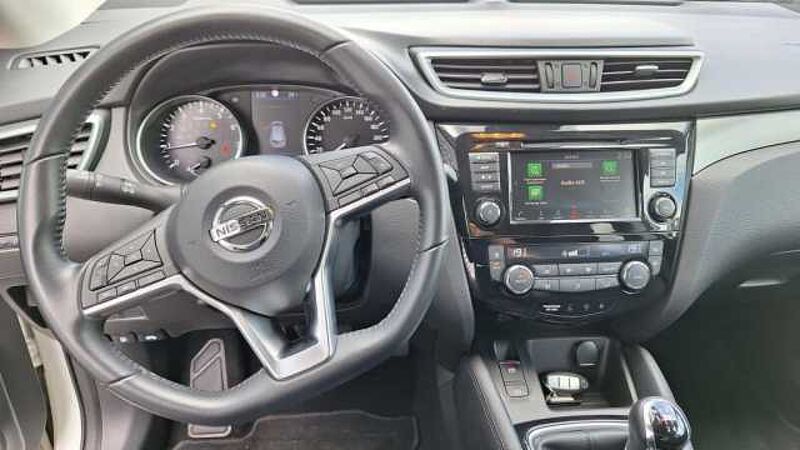 Nissan Qashqai 1.3 TEKNA LED, 360°, 19 Zoll, Teilleder