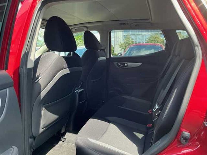 Nissan Qashqai 1.2 DIG-T N-Connecta Navi PGD LED AHK